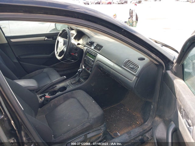 1VWAS7A39FC033017 Volkswagen Passat 1.8t S
