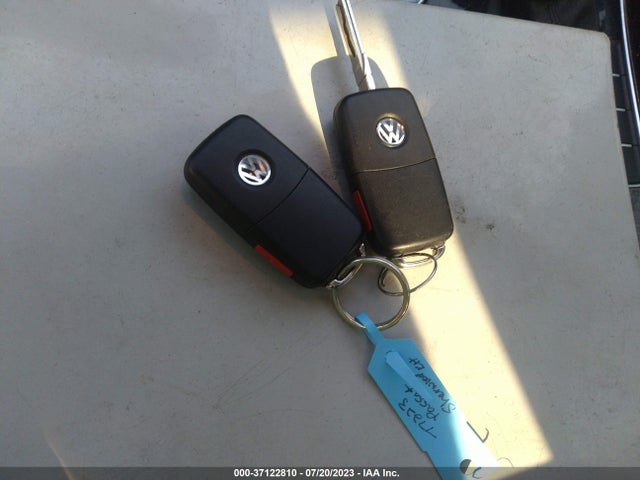 1VWBA7A33JC003513 Volkswagen Passat 2.0t Se