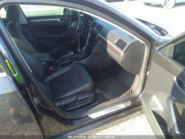 1VWBA7A33JC003513 Volkswagen Passat 2.0t Se