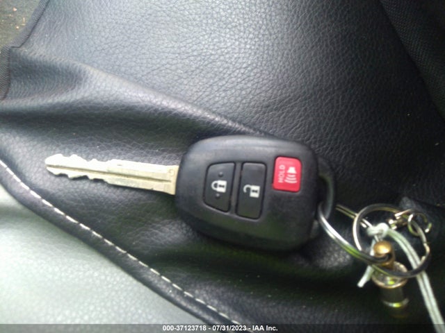 Toyota Prius C One/three/two/four 2014 JTDKDTB36E1083151 Image 3