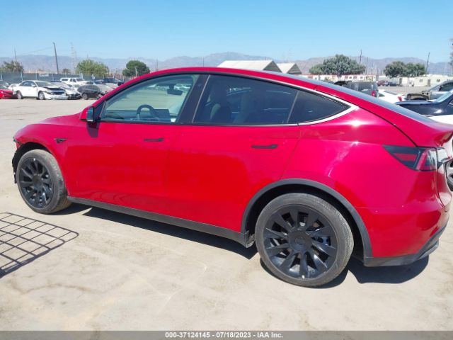 7SAYGAEE5NF352012 Tesla Model Y Long Range