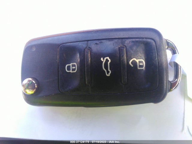 WVGBV7AX8GW523283 Volkswagen TIGUAN S