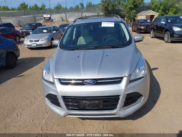 1FMCU9J9XFUC25994 Ford Escape Titanium