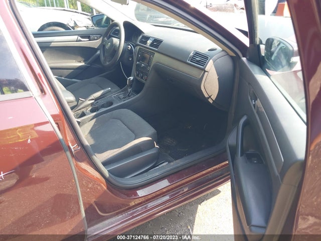 1VWAP7A33EC023888 Volkswagen Passat S W/nav