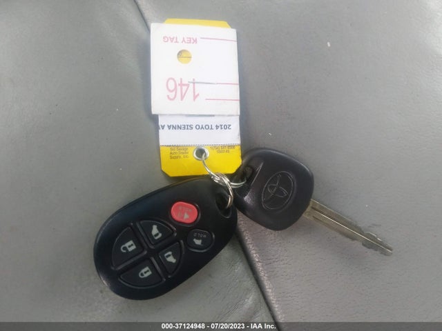 Toyota Sienna Ltd/xle 2014 5TDDK3DC8ES083909 Image 3