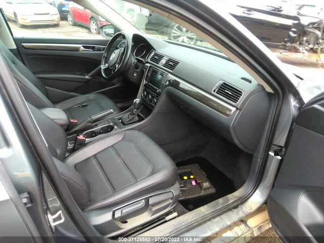 1VWBT7A32GC023433 Volkswagen Passat 1.8t Se