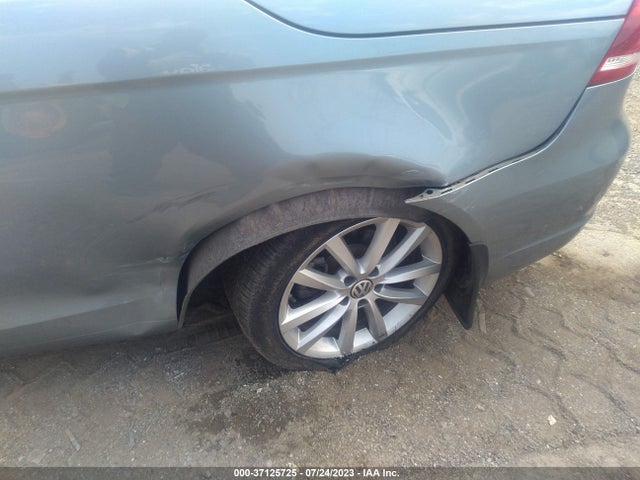 2015 Volkswagen Eos, VIN: WVWBW8AH2FV001379