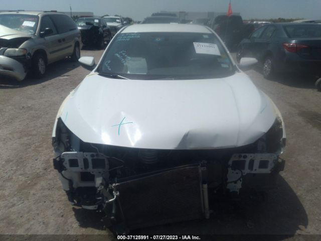 19XFC2F51GE058040 Honda Civic Sedan Lx