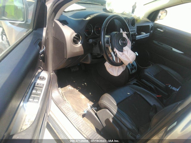 1C4NJDEB6GD757623 Jeep Compass Latitude