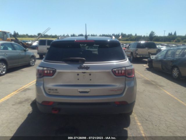 3C4NJDDBXJT207599 Jeep Compass Trailhawk