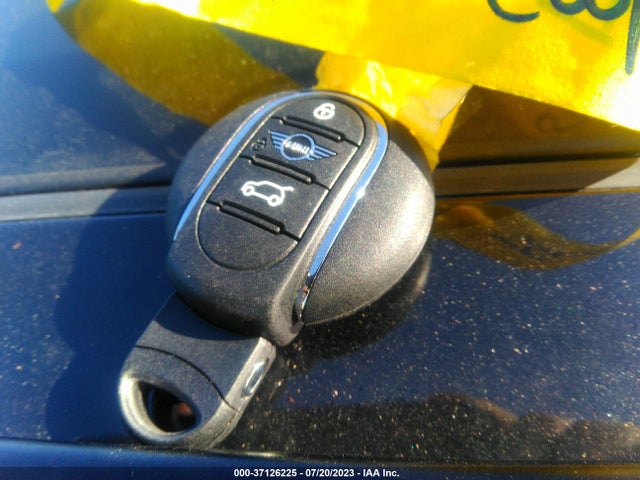 2021 MINI HARDTOP 2 DOOR COOPER S VIN: WMWXR5C09M2M94752
