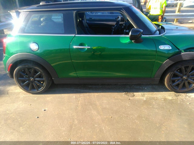 2021 MINI HARDTOP 2 DOOR COOPER S VIN: WMWXR5C09M2M94752