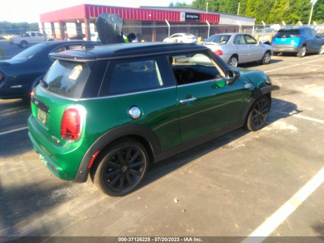 2021 MINI HARDTOP 2 DOOR COOPER S VIN: WMWXR5C09M2M94752
