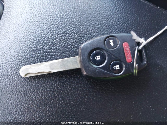 2011 HONDA ACCORD CPE EX-L VIN: 1HGCS2B83BA002636