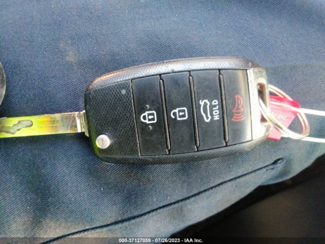 5XXGT4L38GG090588 KIA Optima Lx