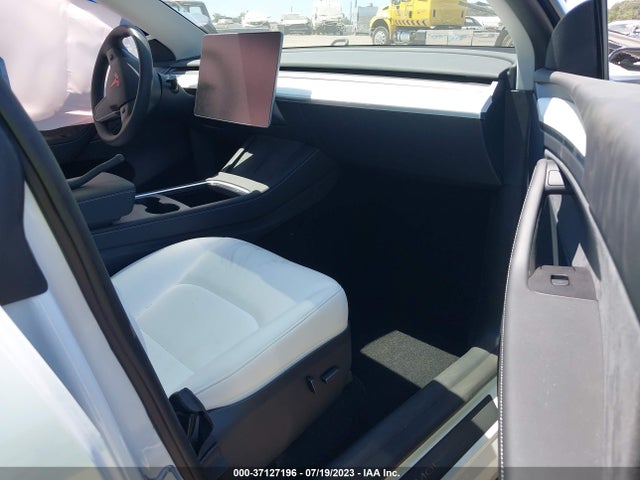 Tesla Model Y Long Range 2023 7SAYGDEE6PA082807 Image 13