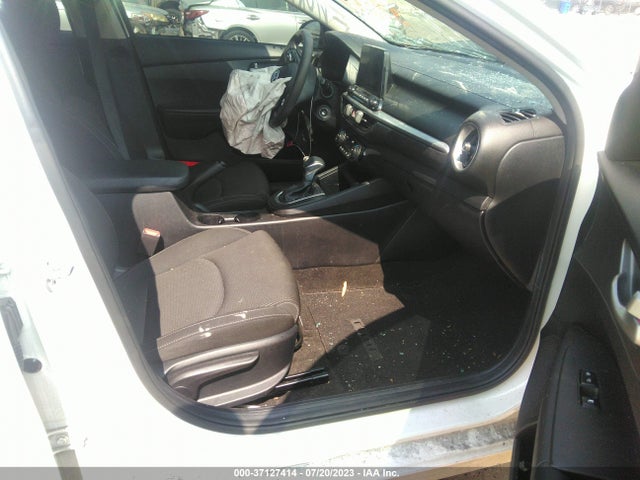 2019 KIA FORTE LXS VIN: 3KPF24AD8KE058199