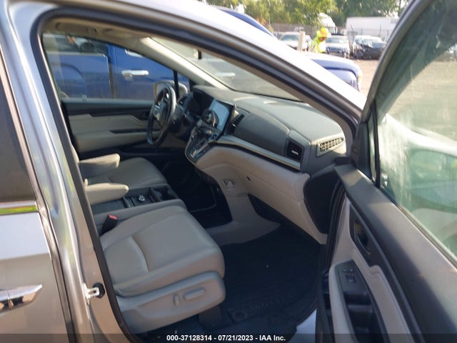 Honda Odyssey Touring 2018 5FNRL6H83JB012335 Image 5