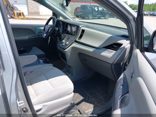 2015 TOYOTA SIENNA LE VIN: 5TDKK3DC9FS626631