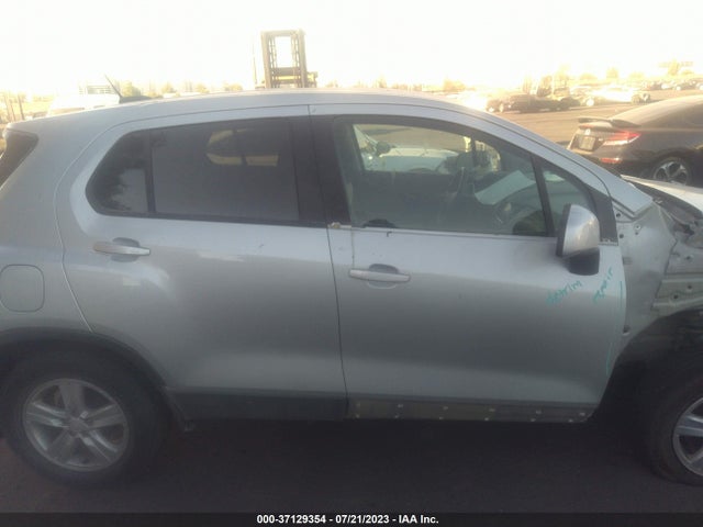 Chevrolet TRAX LS 2020 3GNCJKSB4LL221653 Image 14