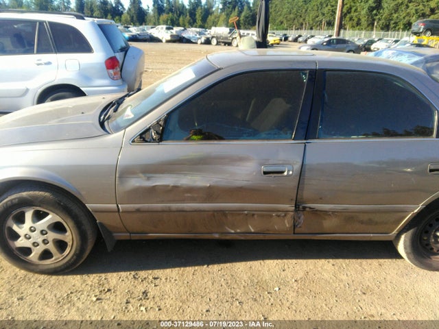 2001 TOYOTA CAMRY LE/XLE VIN: 4T1BF22K21U115190