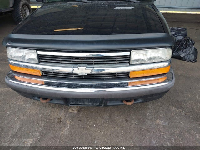 1998 CHEVROLET S-10 LS VIN: 1GCDT19X2W8250896