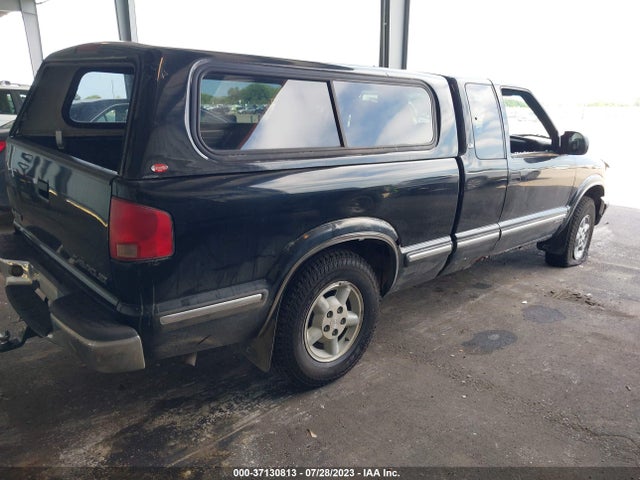 1998 CHEVROLET S-10 LS VIN: 1GCDT19X2W8250896