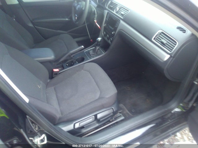 1VWAT7A33GC011447 Volkswagen Passat 1.8t S
