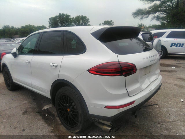 2017 PORSCHE CAYENNE WP1AB2A25HLA53067 Photo 2