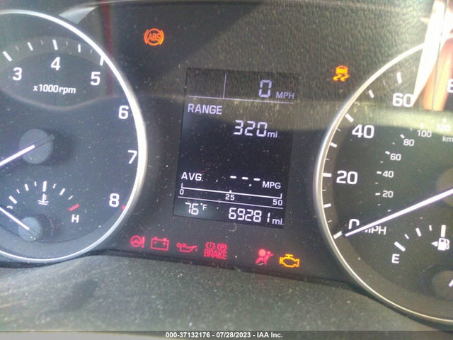 2017 HYUNDAI ELANTRA SE VIN: 5NPD84LFXHH107329