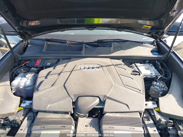 WA1BVBF17ND018916 Audi Q8 Premium Plus