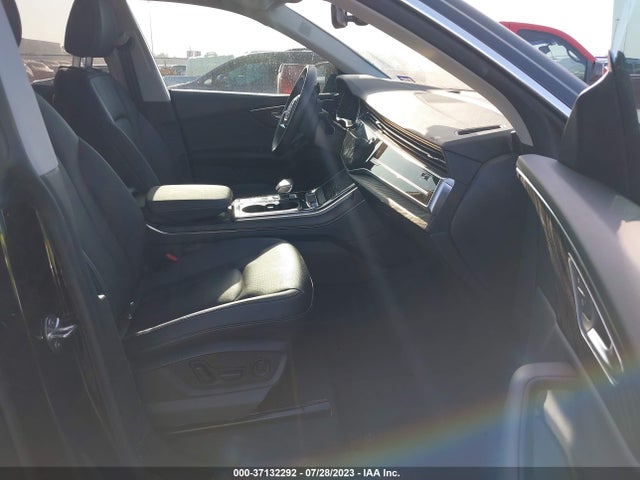 WA1BVBF17ND018916 Audi Q8 Premium Plus