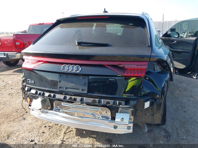 WA1BVBF17ND018916 Audi Q8 Premium Plus