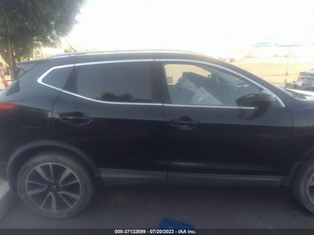 JN1BJ1CR7HW137406 Nissan Rogue Sport Sl