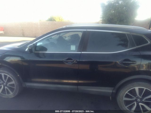 JN1BJ1CR7HW137406 Nissan Rogue Sport Sl
