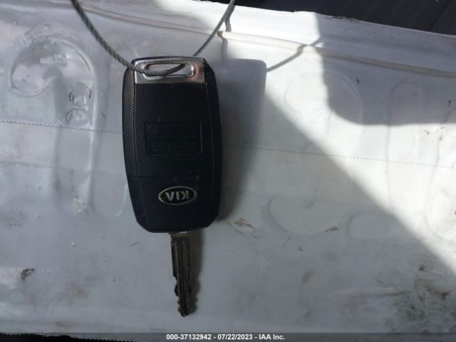 3KPFL4A72JE186055 KIA FORTE S