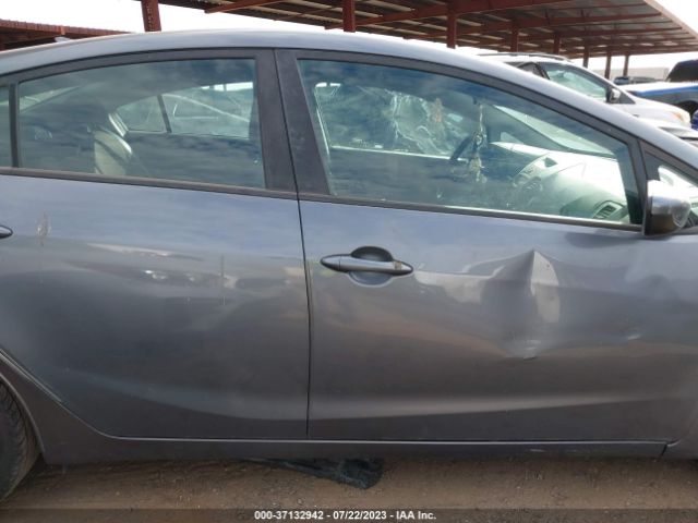 3KPFL4A72JE186055 KIA FORTE S
