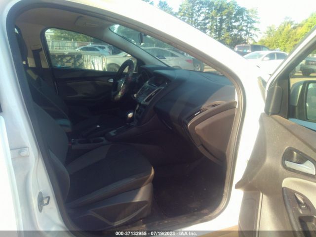 1FADP3F2XEL171471 Ford FOCUS SE