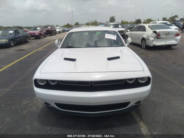 2C3CDZAG2JH232845 Dodge Challenger Sxt Plus