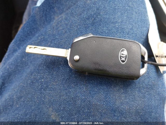 KNDEU2AA7M7143277 KIA SELTOS S