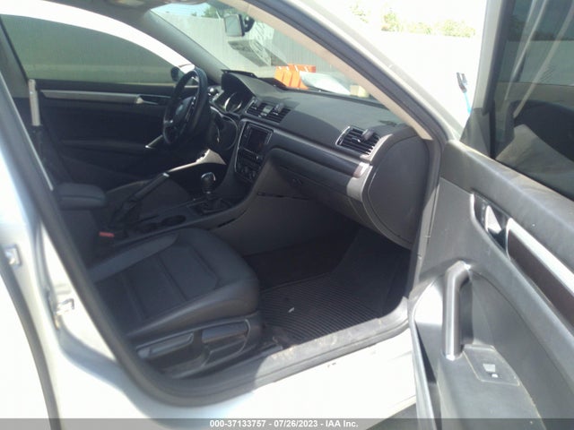 1VWAA7A3XJC016027 Volkswagen Passat 2.0t S/r-line