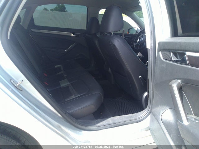 1VWAA7A3XJC016027 Volkswagen Passat 2.0t S/r-line