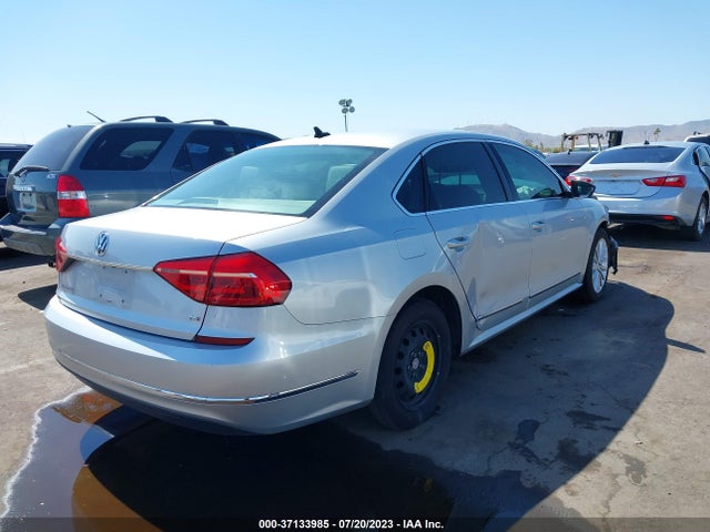 1VWBT7A35GC015973 Volkswagen Passat 1.8t Se