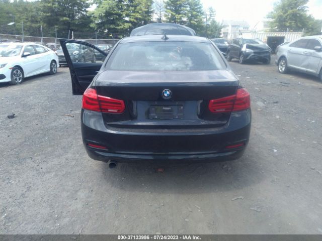 WBA8A3C5XJA487158 BMW 3 Series 320i Xdrive
