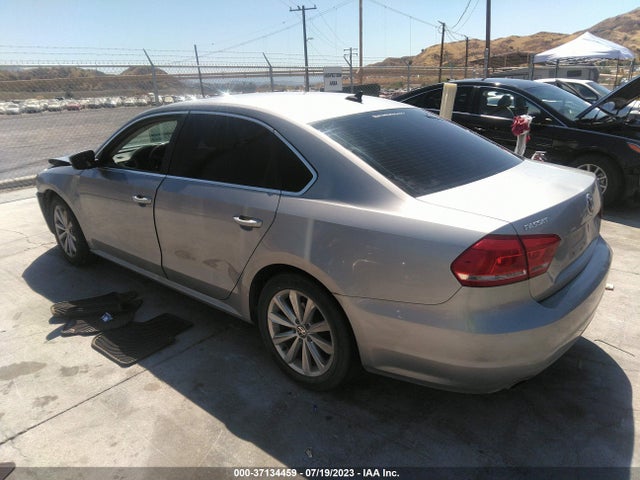 1VWBT7A34EC058777 Volkswagen Passat Se W/sunroof
