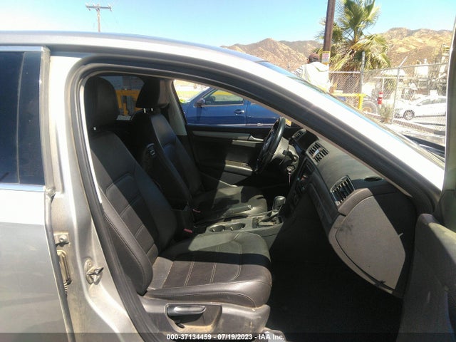 1VWBT7A34EC058777 Volkswagen Passat Se W/sunroof