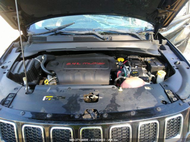3C4NJDBB1JT180005 Jeep Compass Latitude