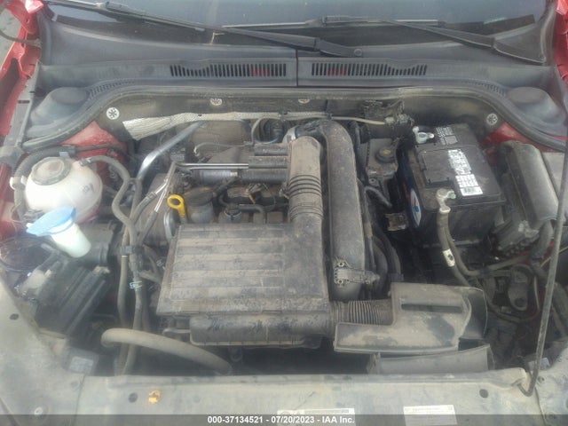 3VWDB7AJXJM217370 Volkswagen Jetta 1.4t Wolfsburg Edition