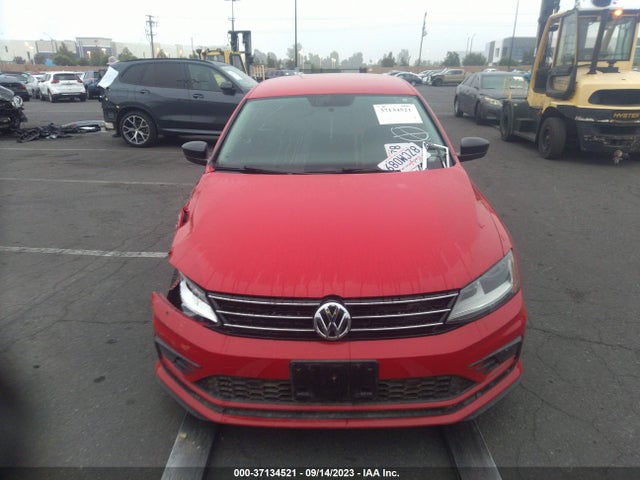 3VWDB7AJXJM217370 Volkswagen Jetta 1.4t Wolfsburg Edition