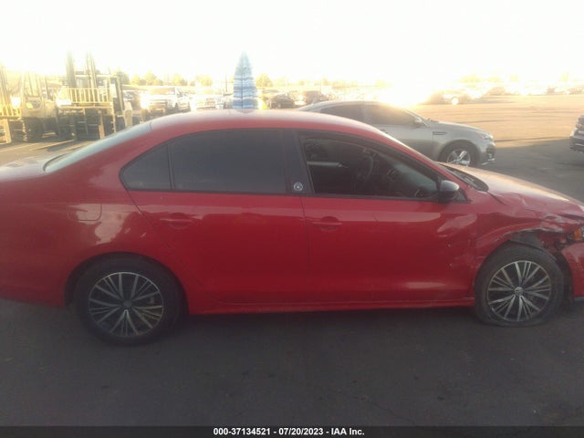 3VWDB7AJXJM217370 Volkswagen Jetta 1.4t Wolfsburg Edition
